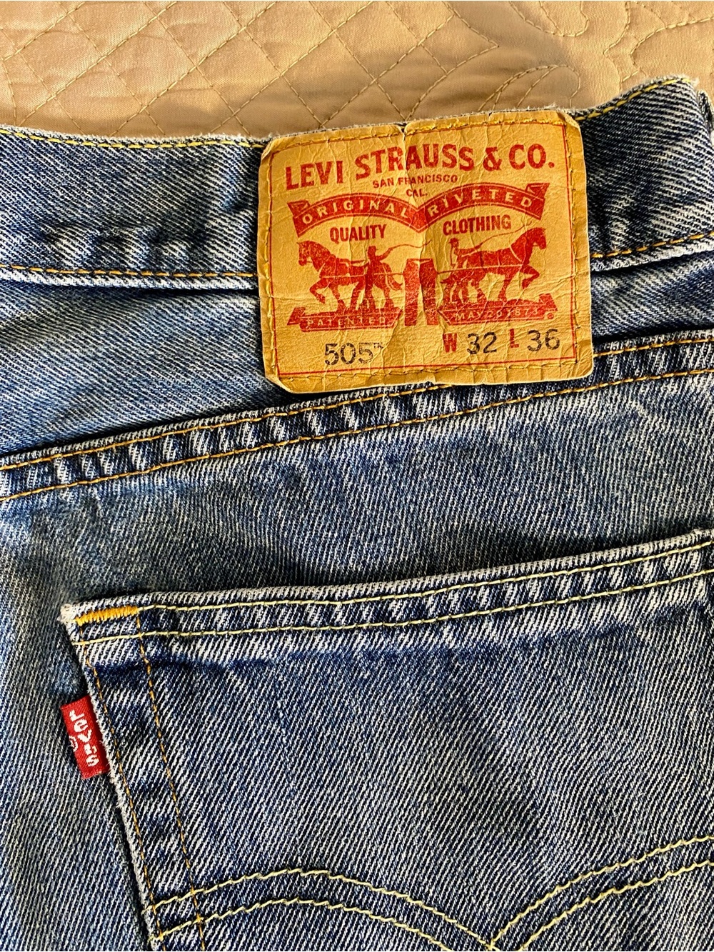 505 Levi's Men's Straight-Leg Jeans in Medium Blue Denim
